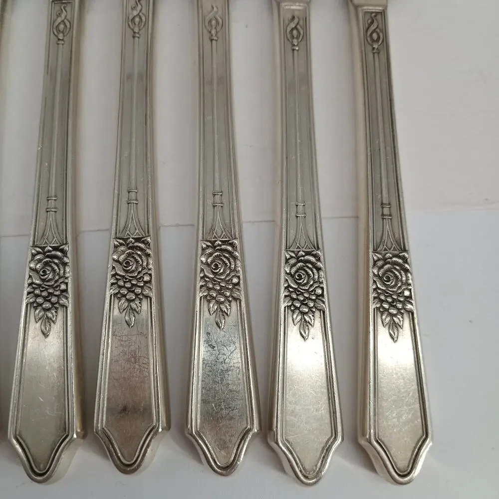 8+1X BK Vtg Manor Plate Triple Rose Rosedale Butter Knives Silverplate